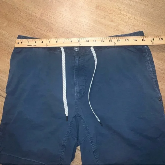 Vuori Ripstop Shorts Mens XL washed navy blue Zip Pocket distressed fade - Picture 4 of 10